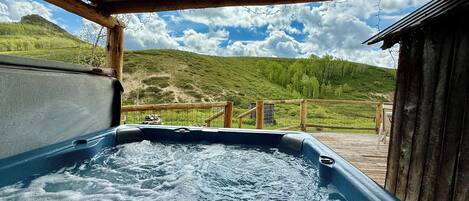 Tina de hidromasaje al aire libre