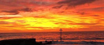 Cosy Seaside Apartment in old stone cottage, steps from the beach.