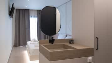 Deluxe double room-mountain view | 1 bedroom, Frette Italian sheets, premium bedding, minibar