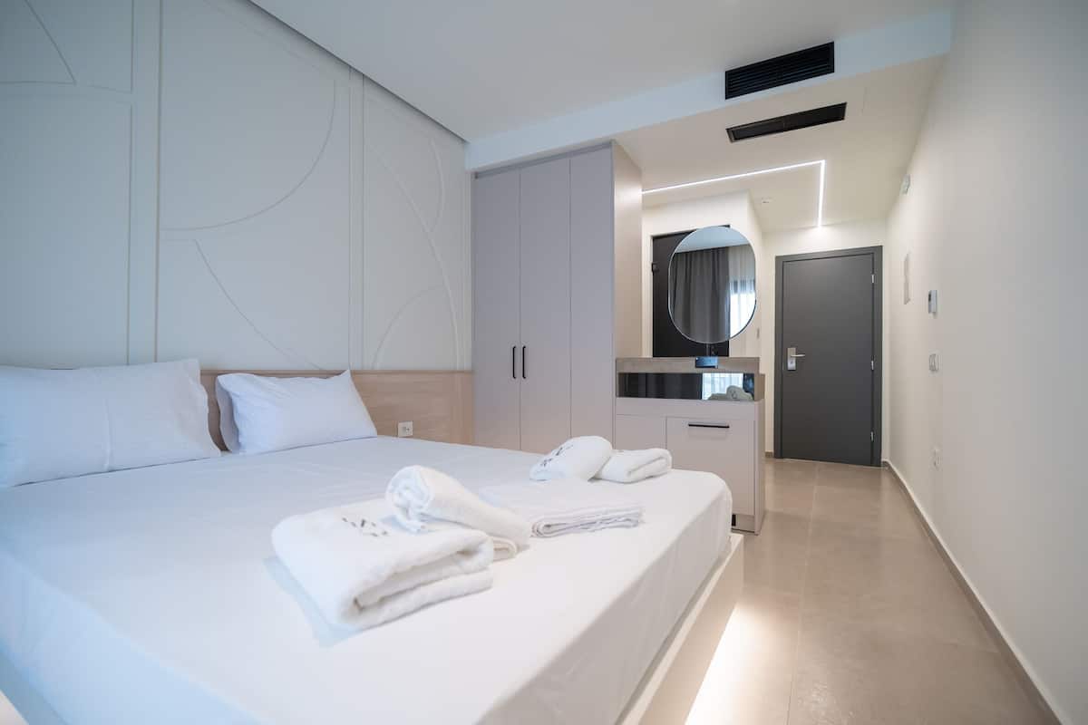 1 bedroom, Frette Italian sheets, premium bedding, minibar