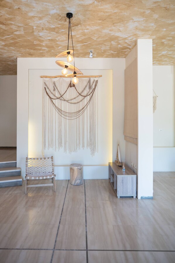 Reception - Long Summer (Igoumenitsa)