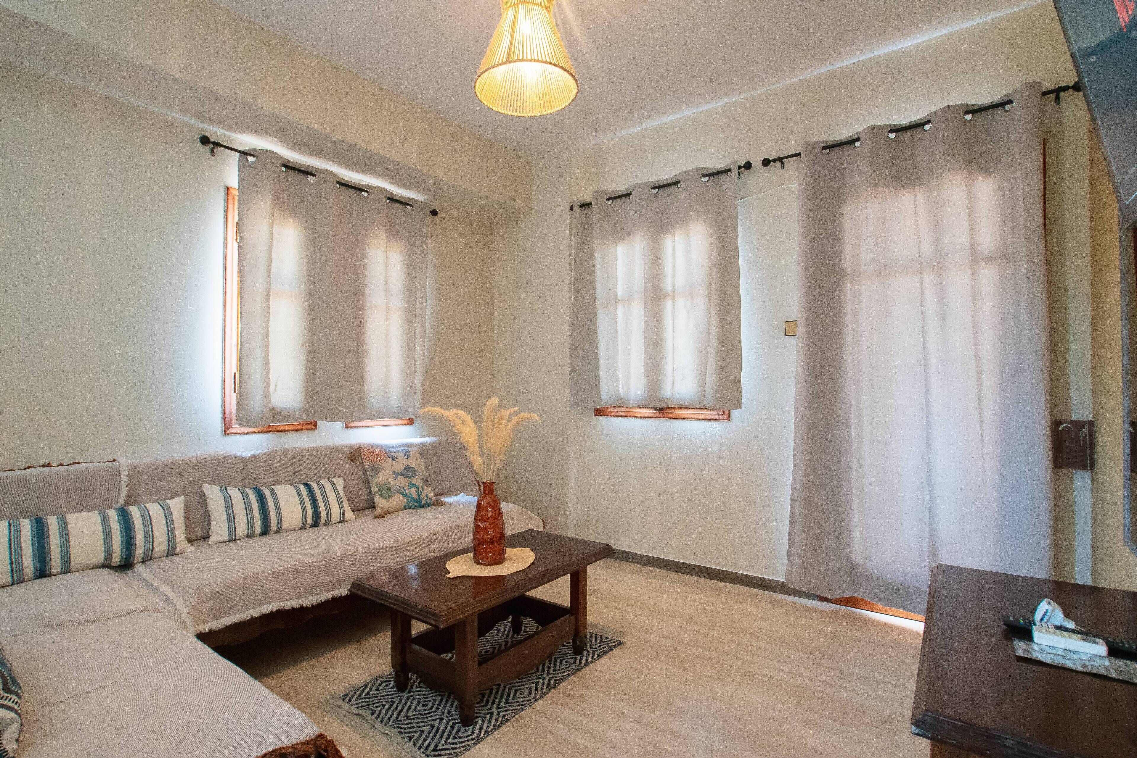 55-吋智慧型電視，提供衛星頻道