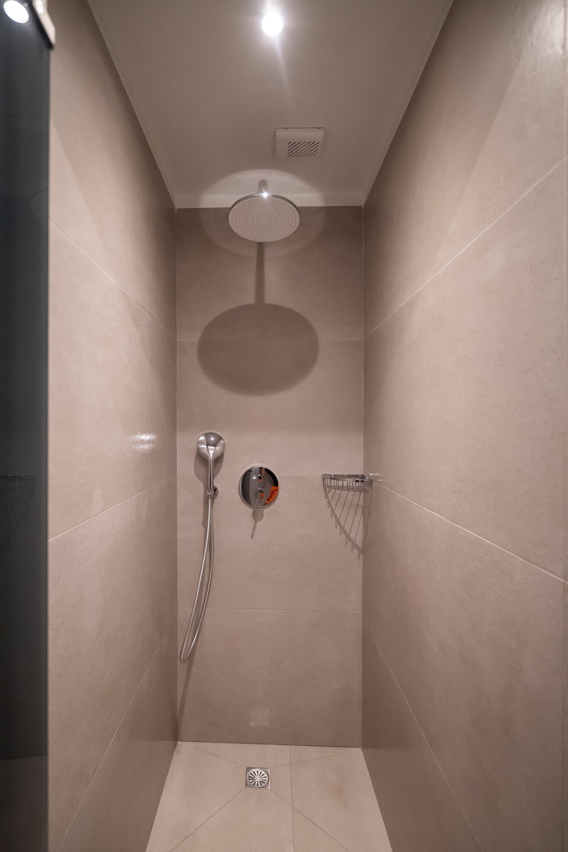 Ducha, cabezal de ducha tipo lluvia, artículos de tocador de diseñador