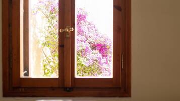 Mini-Kühlschrank, Herdplatte, Wasserkocher