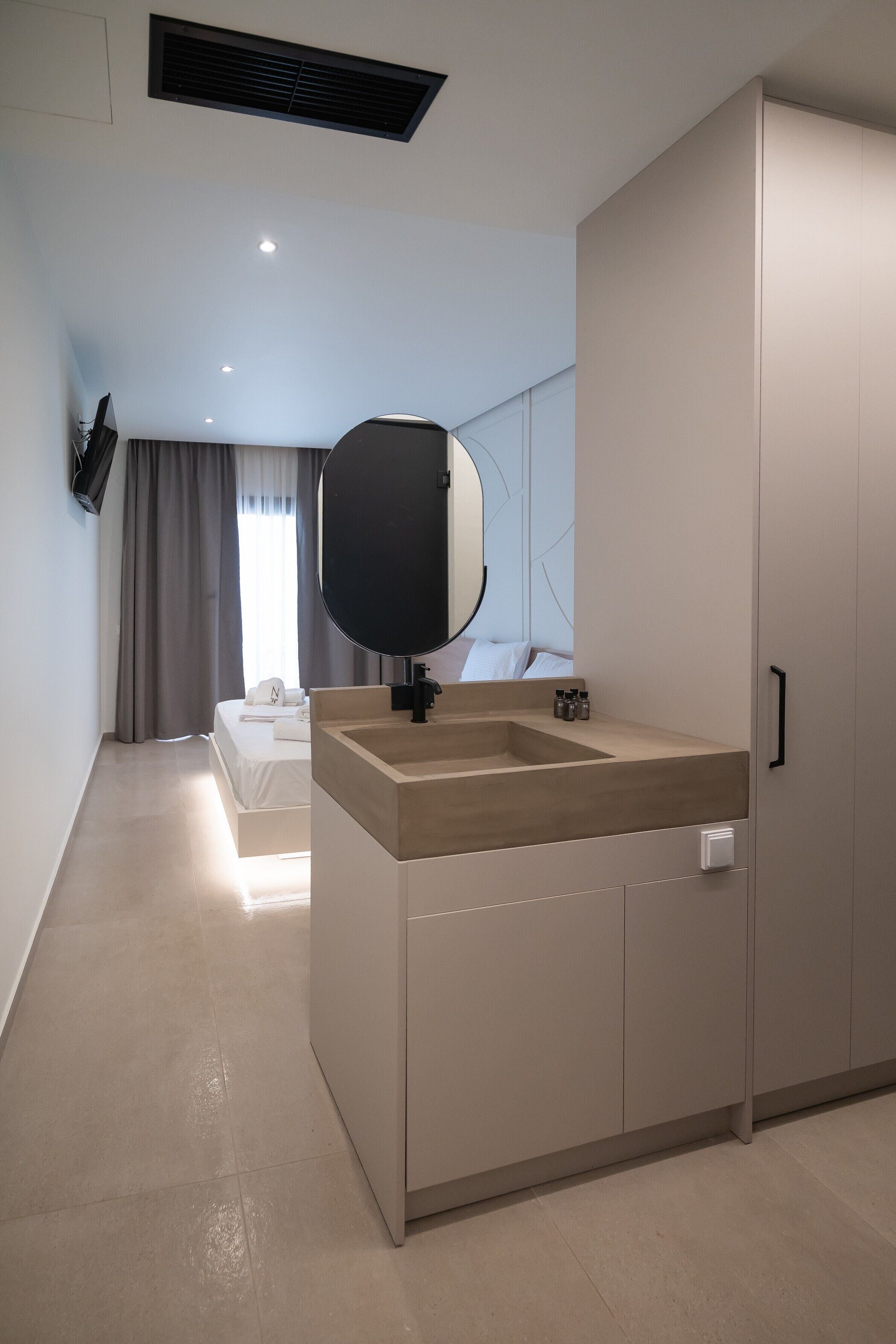 1 bedroom, Frette Italian sheets, premium bedding, minibar