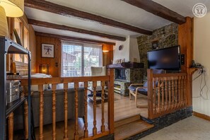 Smart TV, fireplace, stereo