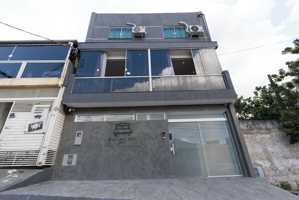 Front of property - Hostel Village GRU (Guarulhos)