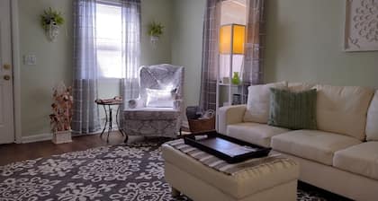 Charming 2-bedroom cottage with WiFi, AC in quaint Winnsboro Texas