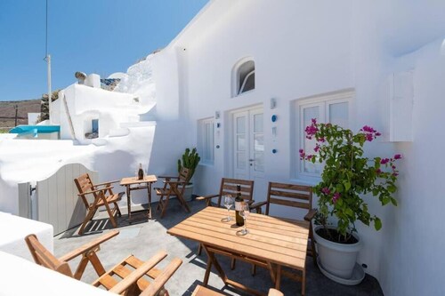 Vivid Caves 2 Bedroom Cavehouse