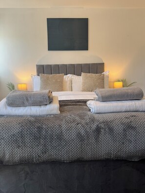 2 bedrooms, iron/ironing board, travel cot, free WiFi