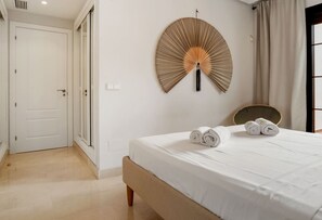 3 bedrooms, in-room safe, iron/ironing board, free WiFi