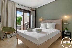 3 chambres, coffres-forts dans les chambres, fer et planche à repasser