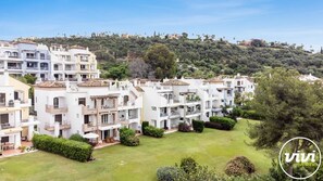 Exterior - La Vida Dorada | Garden - pool - terrace (Benahavís)