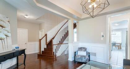 Stylish 4BR Oasis | Peaceful Mississauga Location