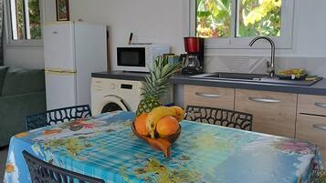 Comfort Cottage, Garden View | Private kitchenette | Toaster