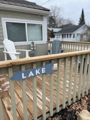 Property grounds - Cozy Grand Bend Cottage steps to the beach and the main strip with large deck! (Grand Bend)