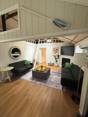 Cozy Grand Bend Cottage steps to the beach and the main strip with large deck!