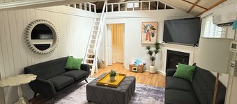 Cozy Grand Bend Cottage steps to the beach and the main strip with large deck!