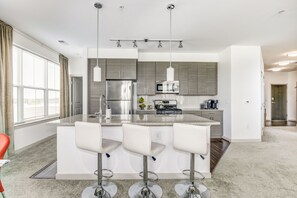 Microondas, horno, parrilla de estufa y lavavajillas