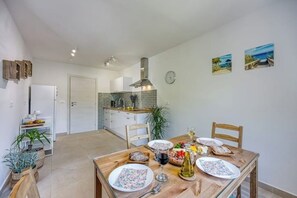 Dining - Family Apartment - Cosy & Modern, 850 meters to the Sea (Porec)