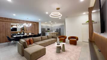 Een smart-tv, videogames en tafelvoetbal