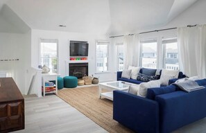 Smart TV, fireplace
