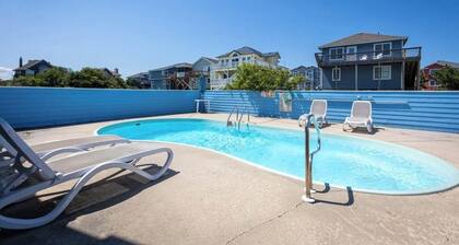 1 min private beach walk. Stylishly renovated with beach views! Hot tub & pool!