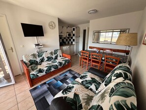 TV - 072 - Apartment for 5 people in a *** Residence with swimming pool (SOULAC SUR MER)