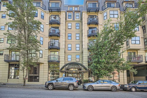 Prime location in downtown Seattle– Walk to Space Needle &Explore Seattle's Best