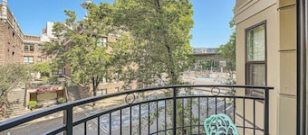 Prime location in downtown Seattle– Walk to Space Needle &Explore Seattle's Best