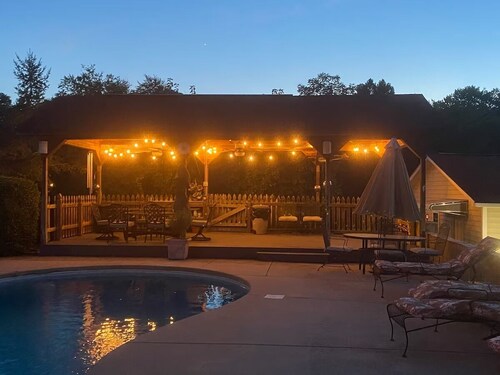 The Coop: 25-30 minutes from Smokies-pool access