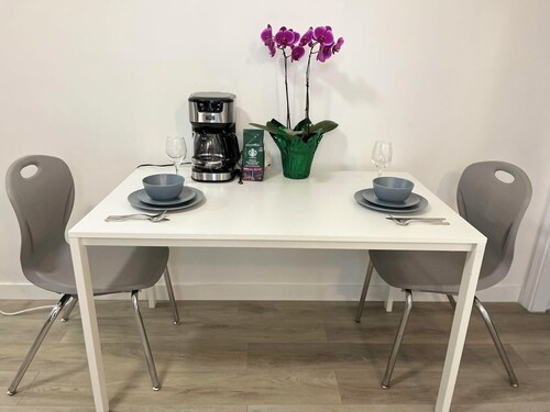Modern & Cozy 1 Bedroom Suite-Walk to FIFA Fan Zone-Private Entrance