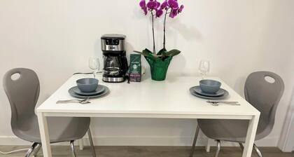 Modern & Cozy 1 Bedroom Suite-Walk to FIFA Fan Zone-Private Entrance
