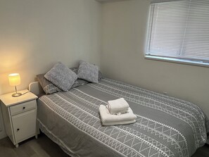 1 bedroom, iron/ironing board, free WiFi, bed sheets - Modern & Cozy 1 Bedroom Suite-Walk to FIFA Fan Zone-Private Entrance (Vancouver)