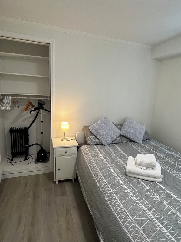 1 chambre, fer et planche à repasser, Wi-Fi gratuit, draps fournis