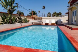 Outdoor pool - Chic 1-bedroom apartment with ocean views, sun bathing deck, pool in Ensenada. (Ensenada)