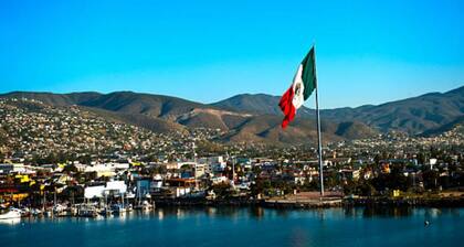 Chic 1-bedroom apartment with ocean views, sun bathing deck, pool in Ensenada.