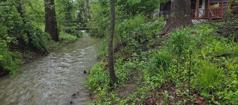 Cozy cabin in peaceful Glouster with WiFi, AC,  Very Quiet in a beautiful area.