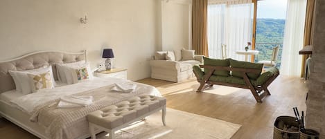 Chambre Luxe, 1 très grand lit, baignoire, vue montagne