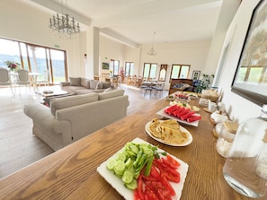 Tägliches inbegriffenes Frühstücksbuffet
