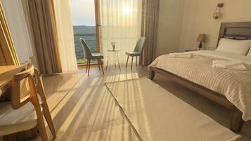 Rom – classic, fjellutsikt | Skrivebord, skrivebord for bærbar PC og wi-fi (inkludert)