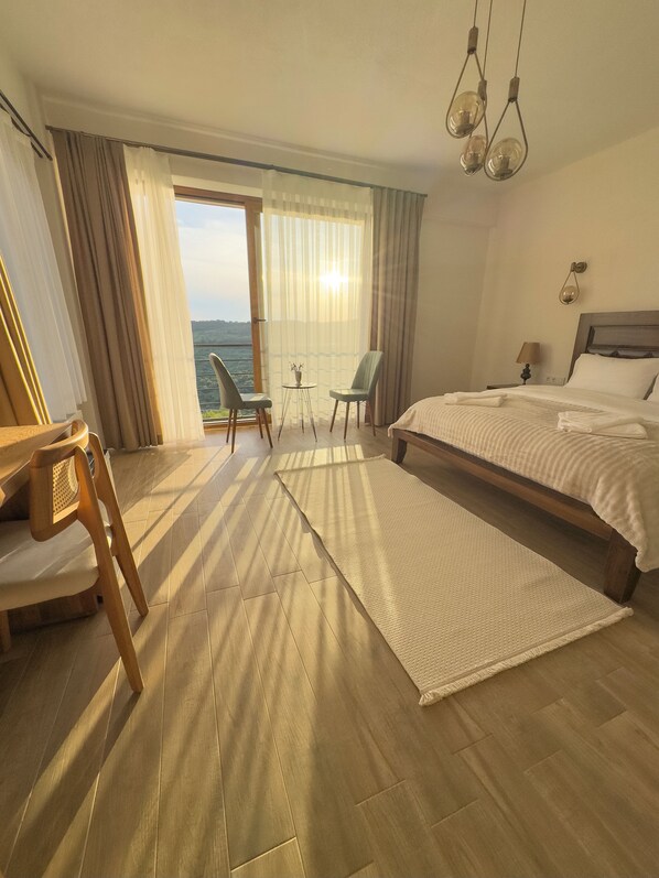 Habitación clásica, vistas a la montaña | Escritorio, espacio para trabajar con un portátil, wifi gratis