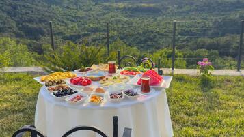 Frokostbuffé er inkludert hver dag