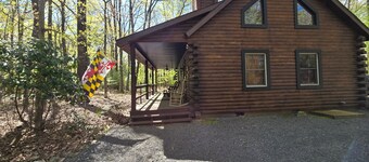 Camp Valentine- charming 3 bedroom cabin with hot tub and fireplace in private setting