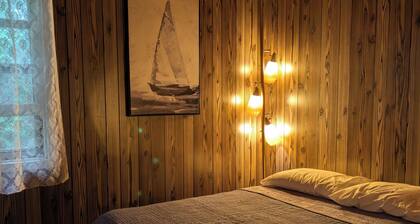 Charming Lakeview cabin in a peaceful bay