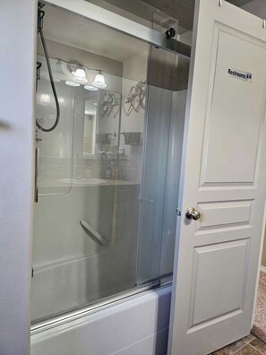 Shower, towels, toilet paper - spare luxury room available Tri-Cities West Pasco WA (Pasco)