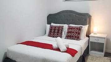 1 Schlafzimmer, Zimmersafe, Schreibtisch, Bügeleisen/Bügelbrett