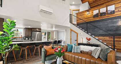 Family Cabin: WiFi-Hot Tub-Game Room-Guest Suite