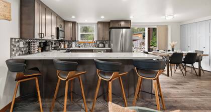 Family Cabin: WiFi-Hot Tub-Game Room-Guest Suite