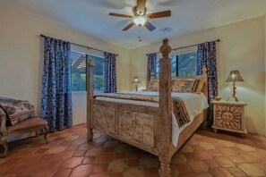 5 bedrooms, iron/ironing board, travel cot, WiFi - Gorgeous Custom Desert Property w/ 2 Homes & Pool (Tucson)